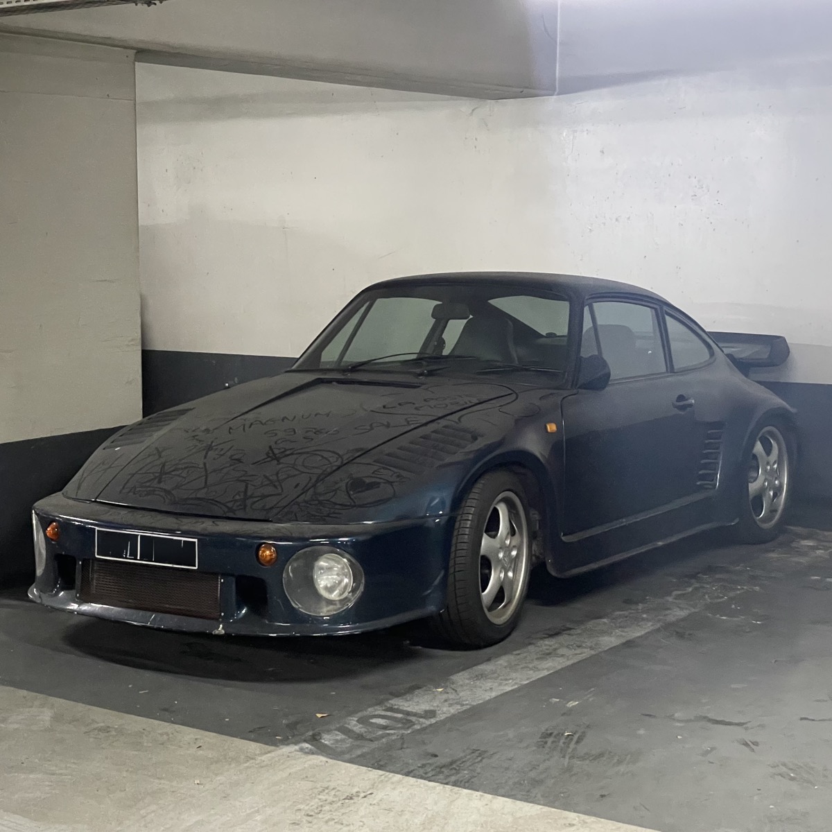 Dusty Porsche 911 in Paris basement